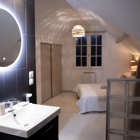 Prázdninový dům Muraille Du Chateau Avec Jacuzzi Nemours