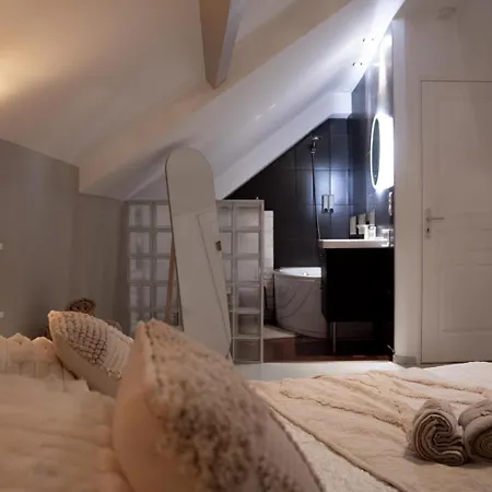Prázdninový dům Muraille Du Chateau Avec Jacuzzi