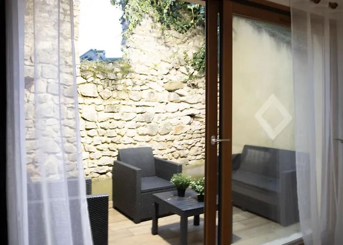 Muraille Du Chateau Avec Jacuzzi Nemours