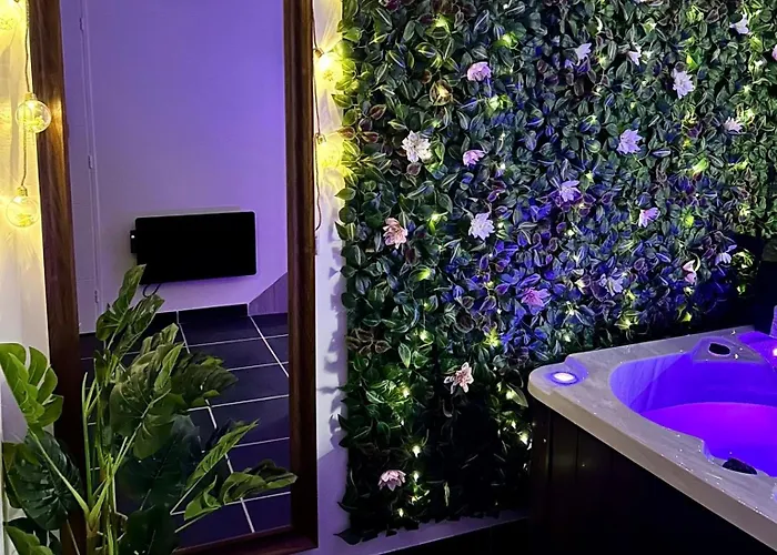Muraille Du Chateau Avec Jacuzzi *